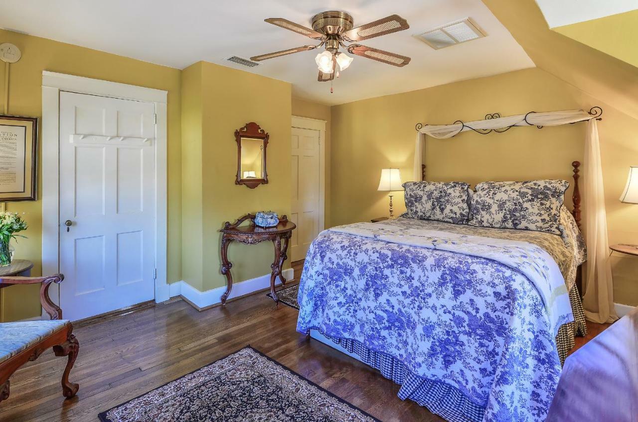 Cedars Of Williamsburg Bed & Breakfast Exterior photo